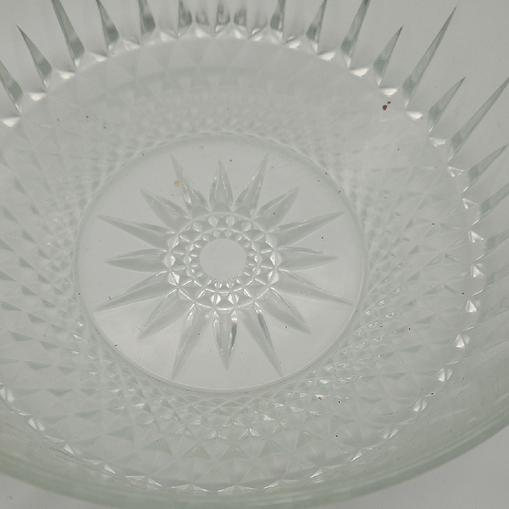 Clear Glass Cut-Style Serving Bowl - Classic Clear Finish - Picture 2 of 2